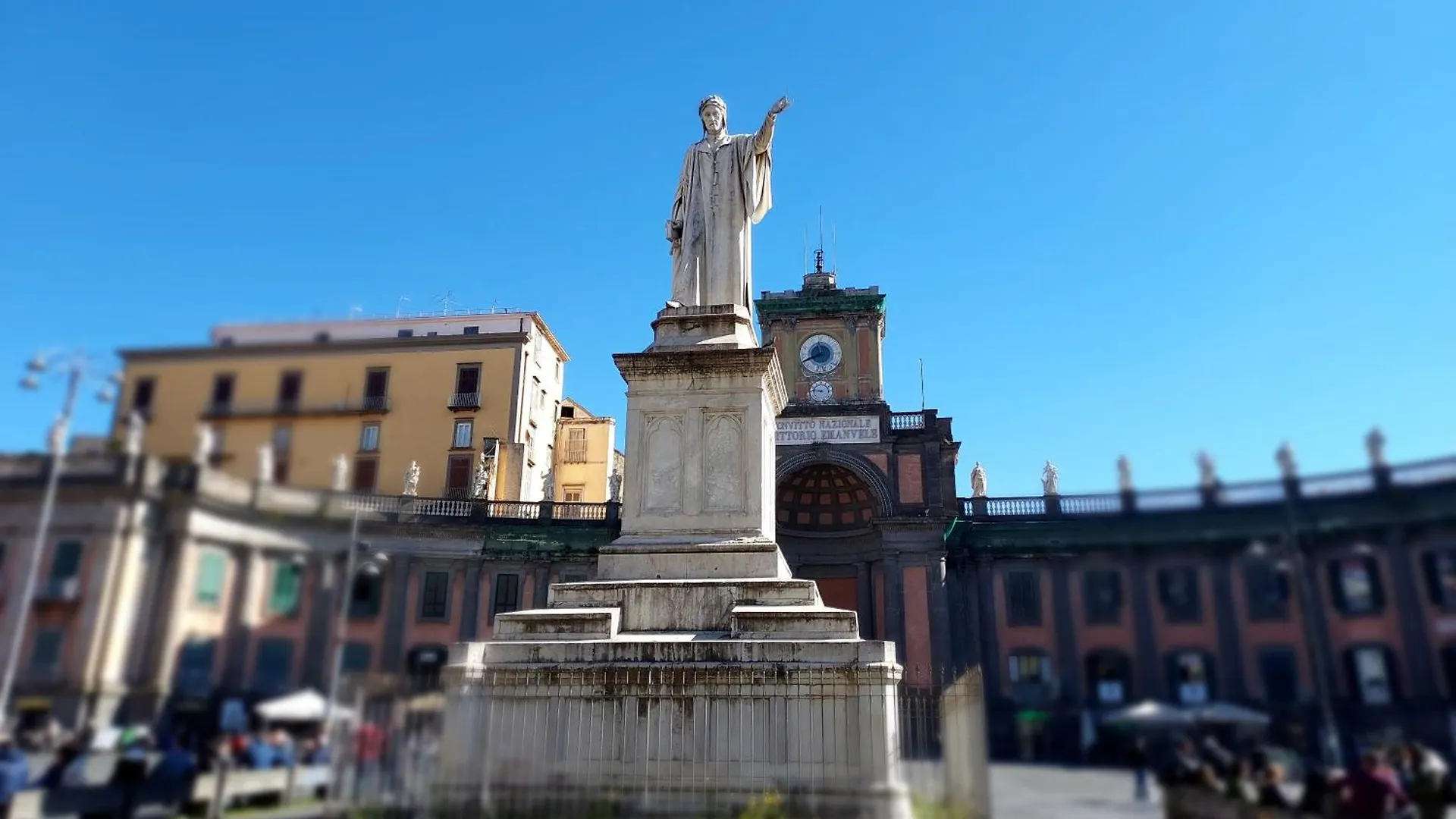 A Due Passi Da Dante contacts