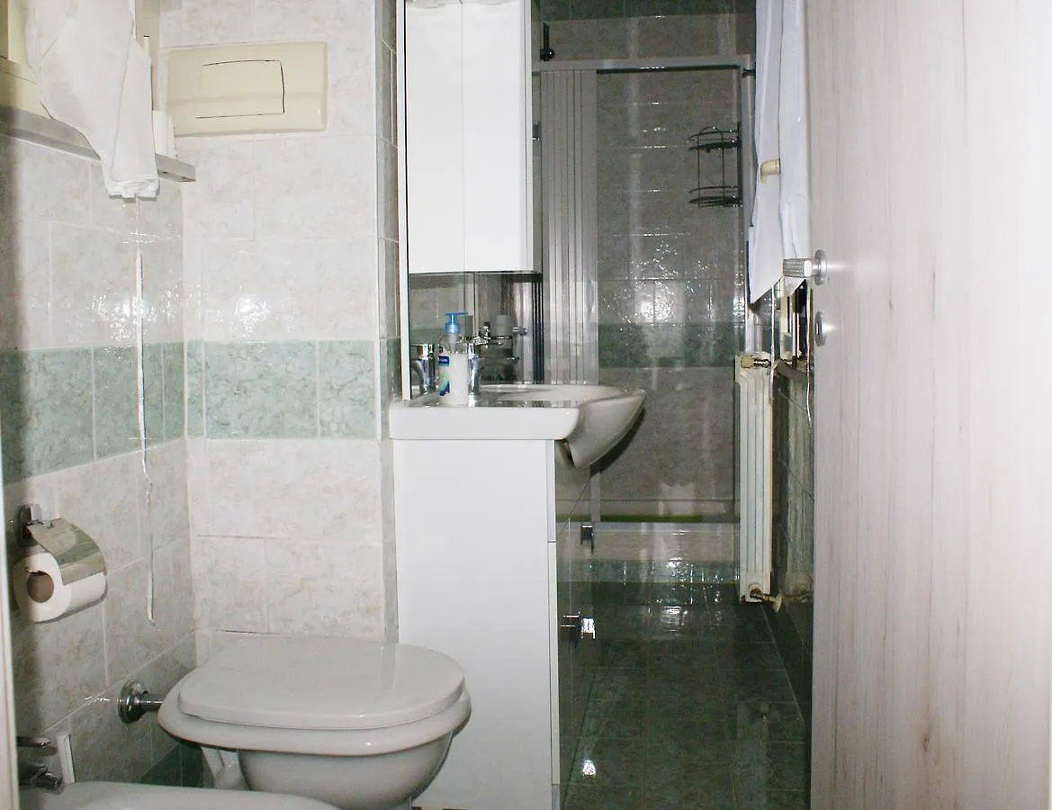 A Due Passi Da Dante Bed & Breakfast Naples