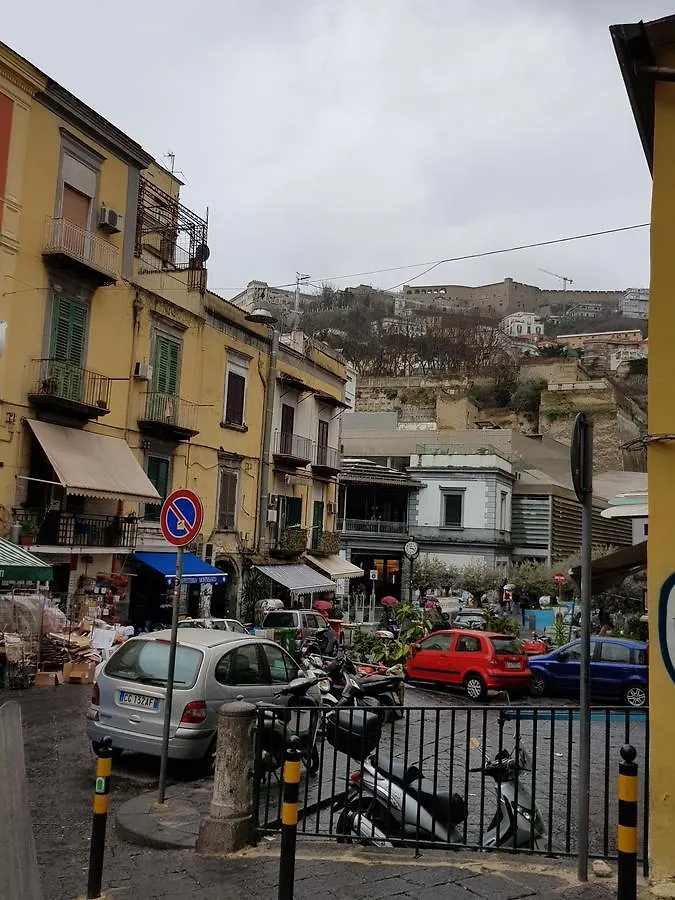 A Due Passi Da Dante Bed & Breakfast Naples