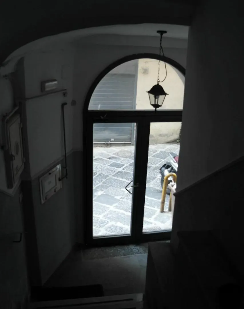 A Due Passi Da Dante Bed & Breakfast Naples