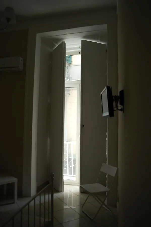 A Due Passi Da Dante Bed & Breakfast Naples