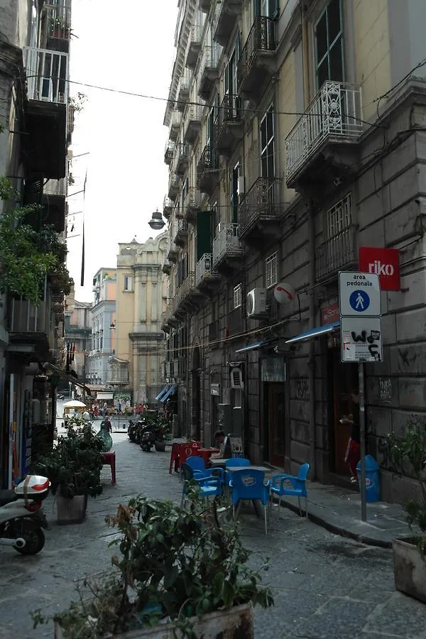 A Due Passi Da Dante Bed & Breakfast Naples 0*,