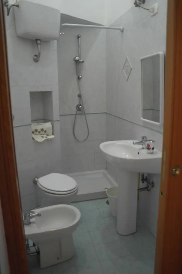 A Due Passi Da Dante Bed & Breakfast Naples Italy