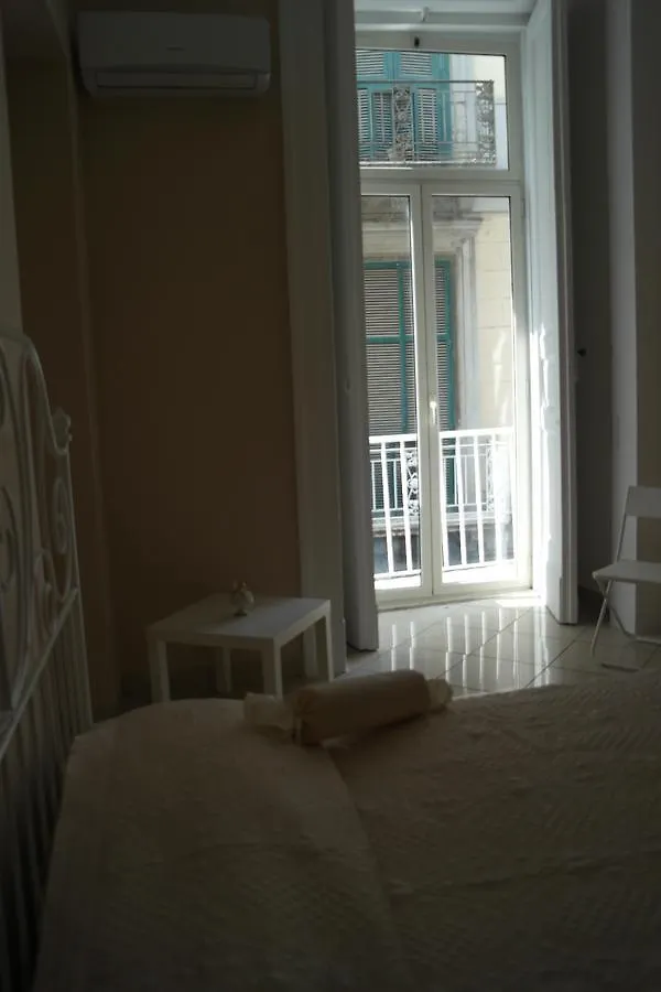 A Due Passi Da Dante Bed & Breakfast Naples
