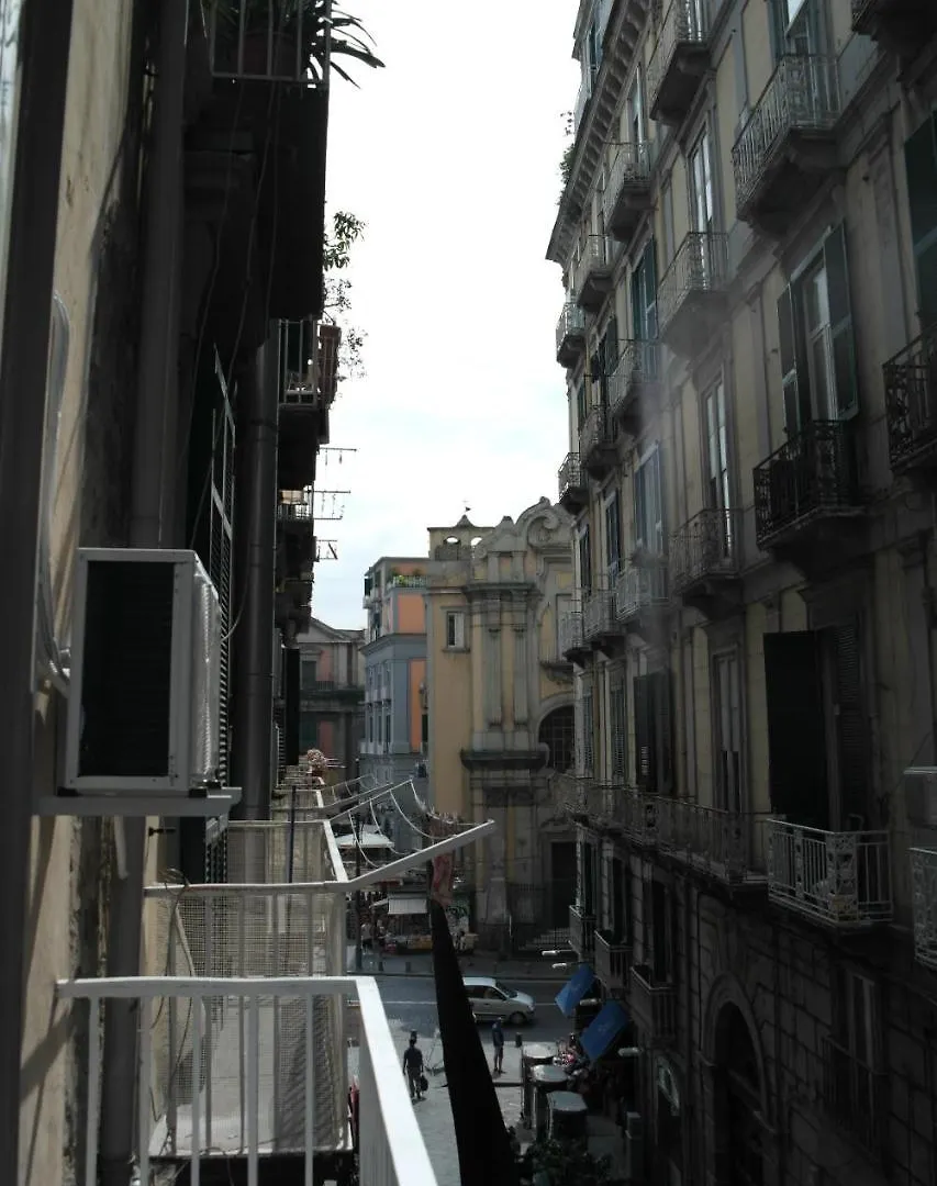 A Due Passi Da Dante Bed & Breakfast Naples Italy