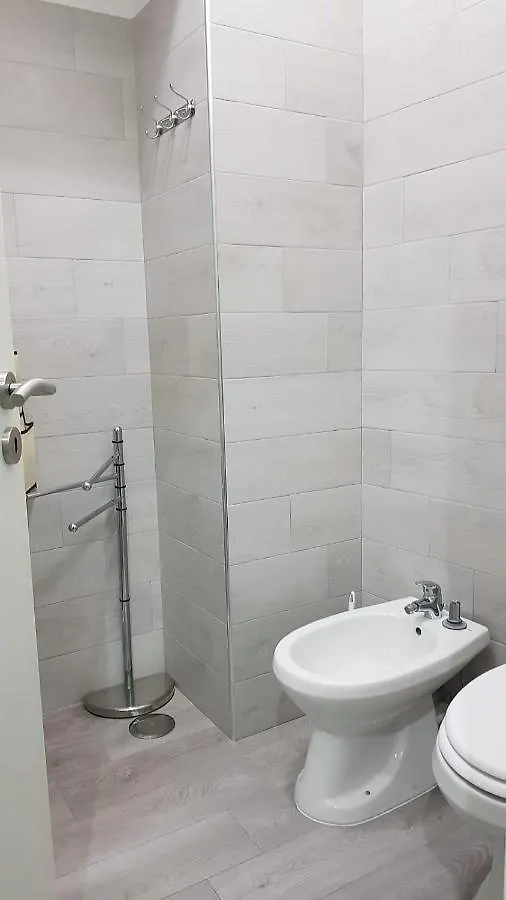A Due Passi Da Dante Bed & Breakfast Naples